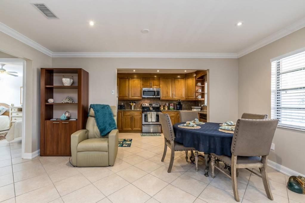 Ocean Vacation Breeze Villa Lantana Luaran gambar
