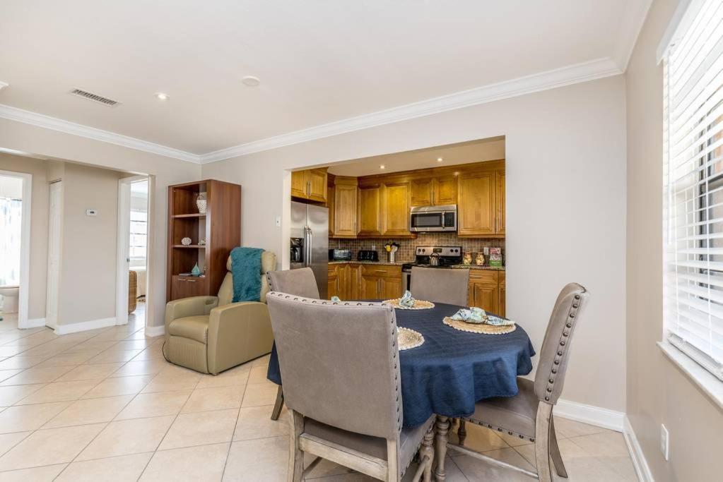 Ocean Vacation Breeze Villa Lantana Luaran gambar